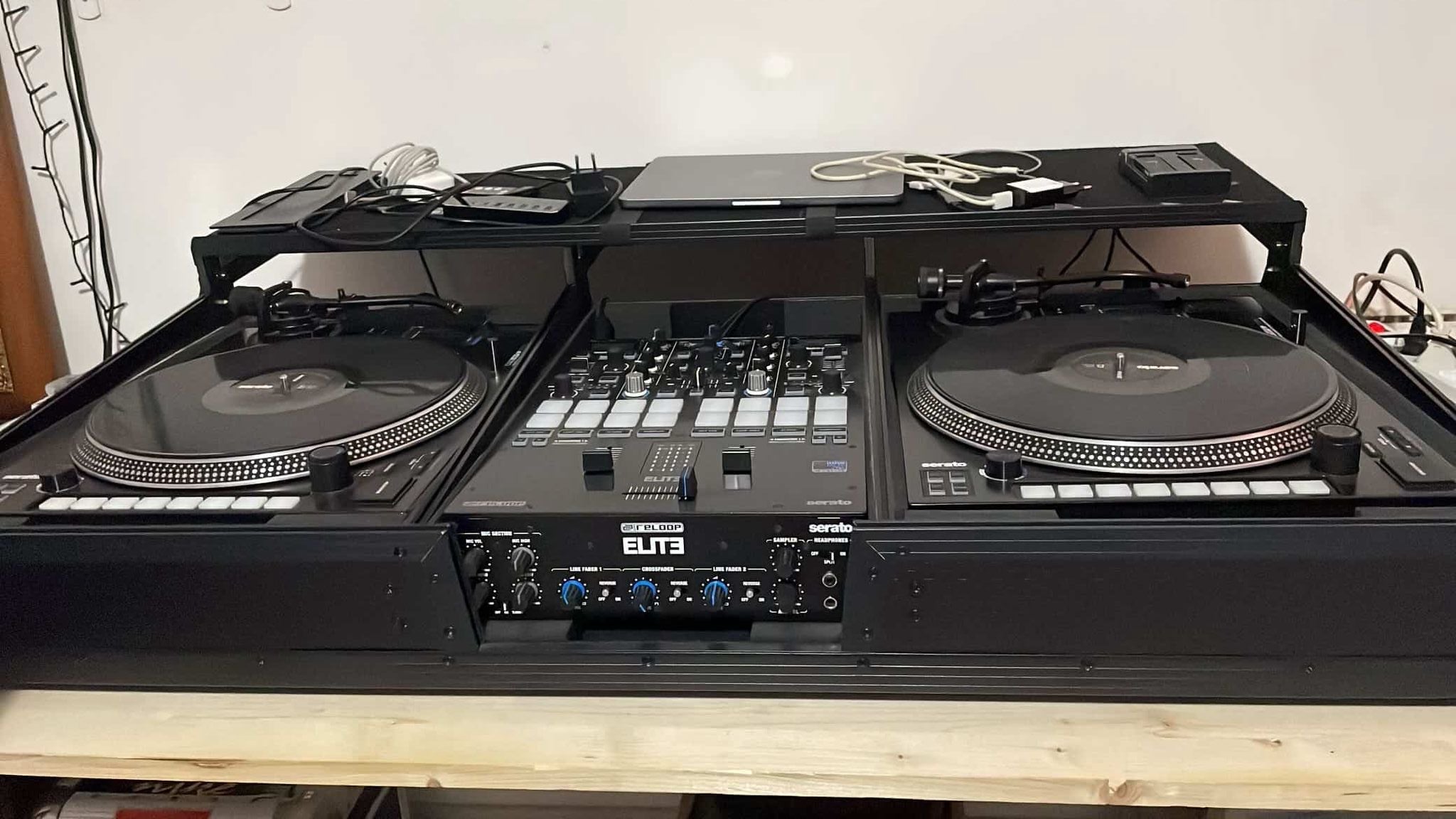 2x Reloop RP-8000 MK2  Mixer Reloop ELITE