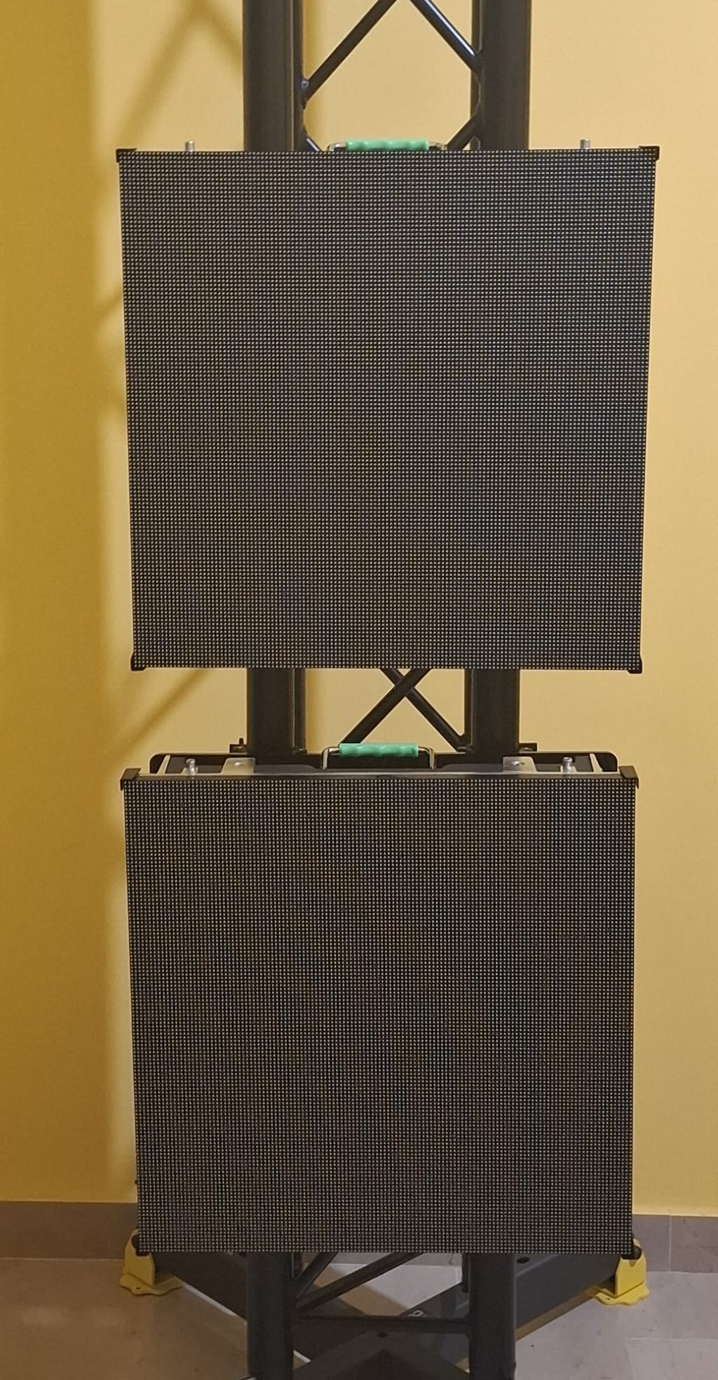 USATO 8 Cabinet Outdoor P3.9 500x500